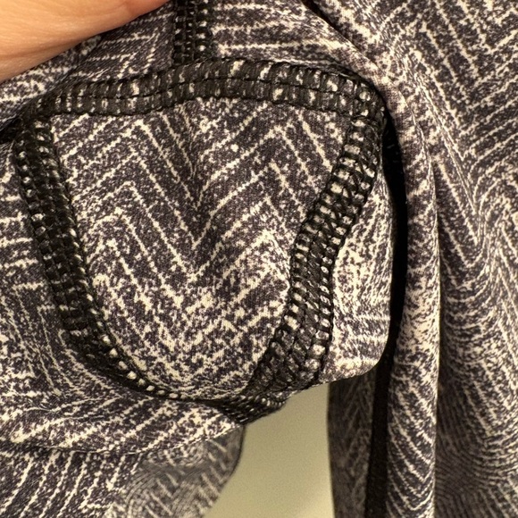 Lululemon Essential Rhythm Crop Full-On Luxtreme Diffusion White Black Size 6 - Picture 9 of 12